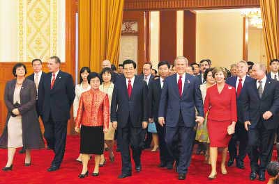 日本gdp怎么追上美国的_美国GDP仍是第一 财政收入为6.28万亿 中日韩GDP总量才能赶上美国(3)