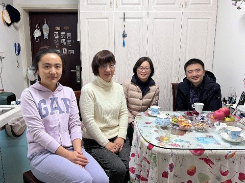 所长李佳慰问老领导田申荣书记家属