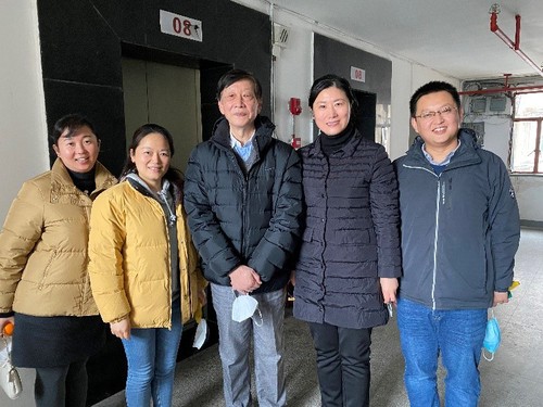 所务委员、党委委员关树宏等慰问退休党支部书记