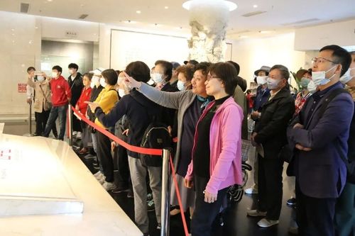 参观上海四行仓库抗战纪念馆
