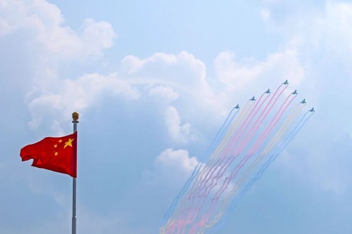 这是教练机梯队接受检阅。新华社记者 欧东衢 摄